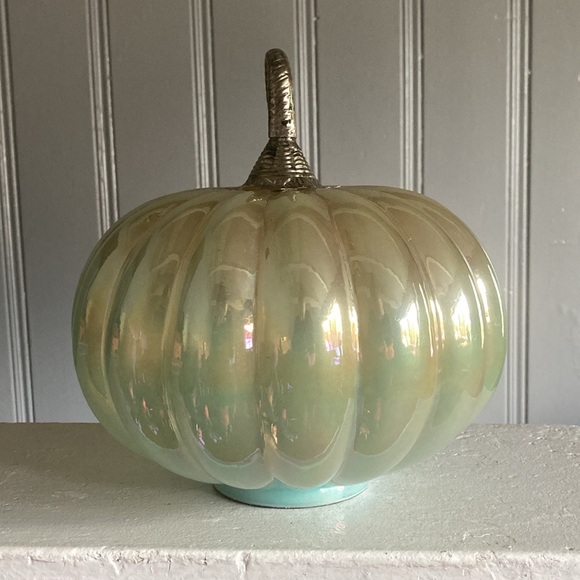 11”Handmade in India- LED Light Up- OMBRE Glass Decorative Pumpkin w/ Metal Stem - Picture 16 of 17